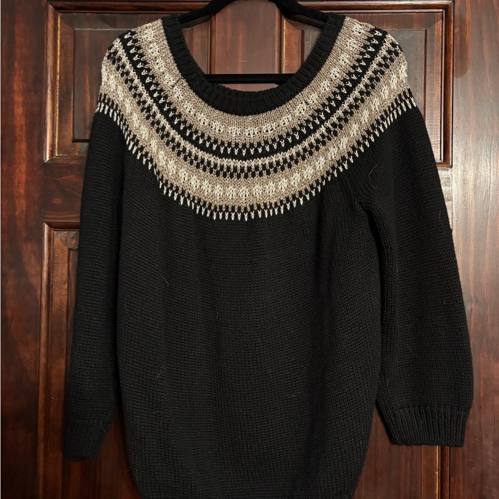 Banana Republic Black and Cream Crew Neck Sweater